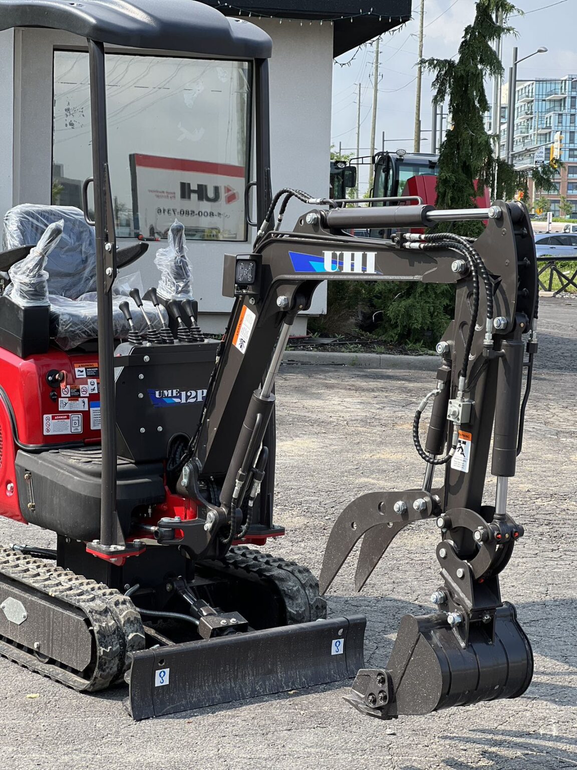 UHI Machinery UME12P Mini Excavator 2,660lbs. Kubota Engine with 7