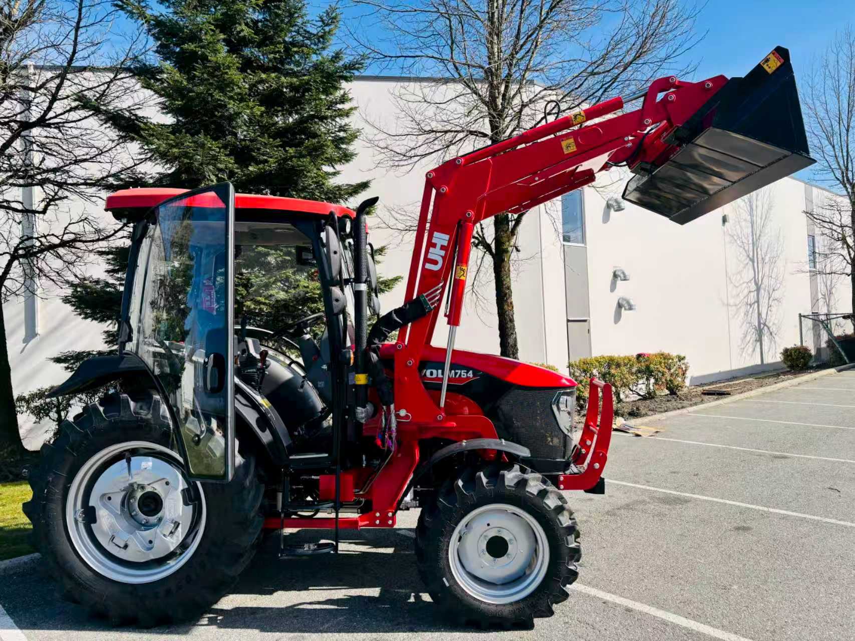 TB754 75hp/55 kW Doosan Engine Tractor With 5 Attachments